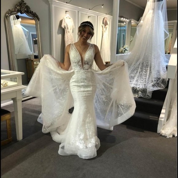 Mia Solano wedding gown brand new never work size 4 generic